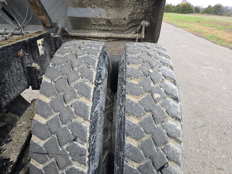 2020-peterbilt-567-image-112