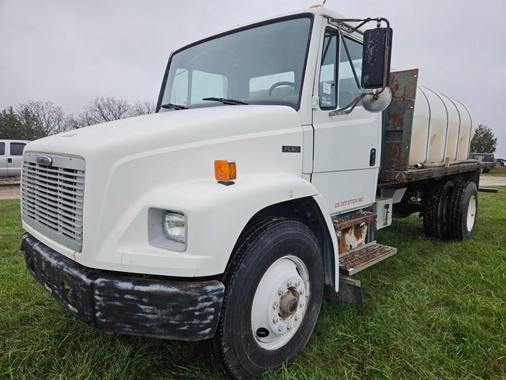 freightliner-fl70-image-1