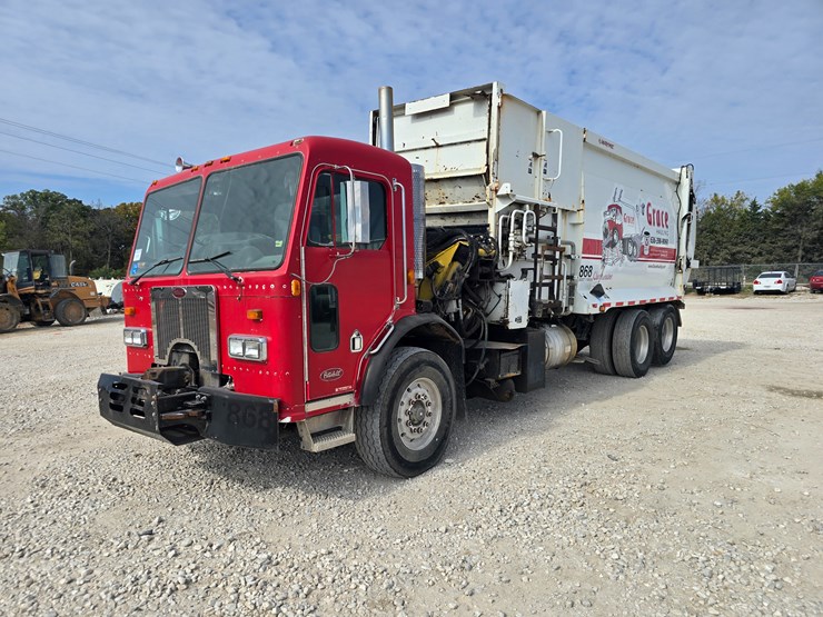 2003-peterbilt-320-image-4