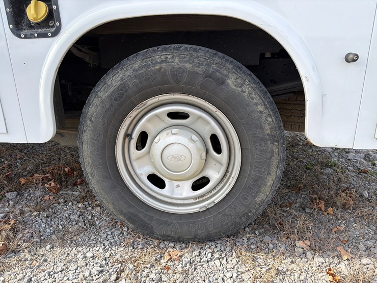 ford-f250-xl-image-8