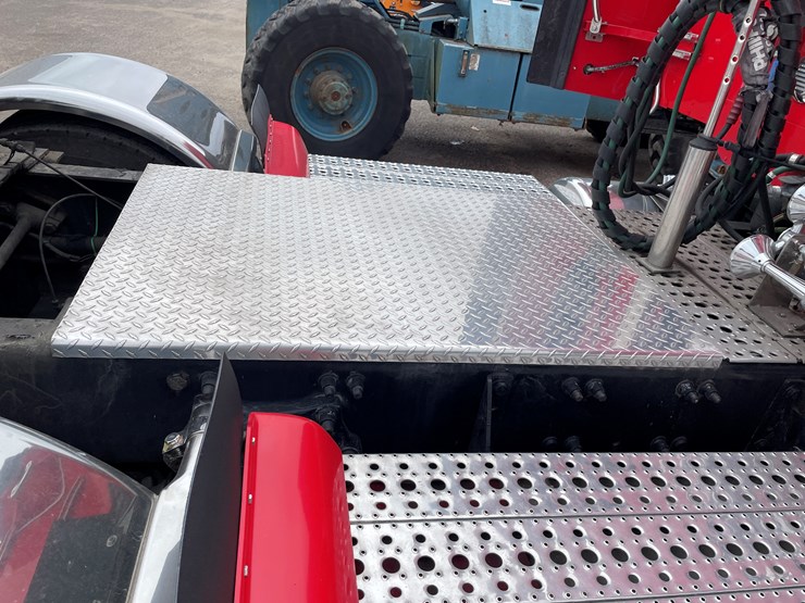 #1043-•-2009-freightliner-semi-(wi-title-in-delay)-image-18