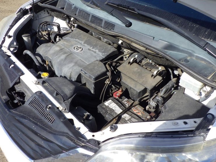 toyota-sienna-image-10