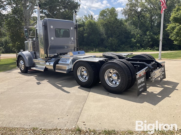 2017-kenworth-w900l-image-7