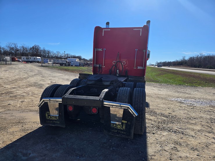 2005-peterbilt-379-image-25