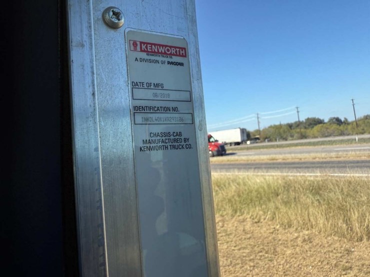 2018-kenworth-t800-image-37