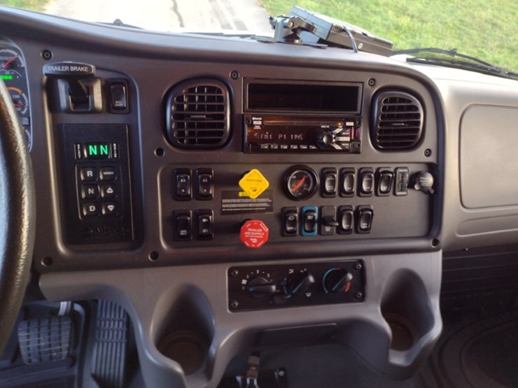 freightliner-m2-106-image-10