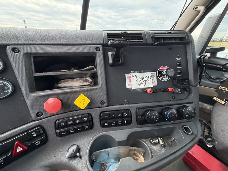 #29767-•-2018-freightliner-cascadia-tandem-axle-truck-tract-image-27