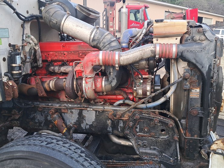 2010-peterbilt-386-image-24