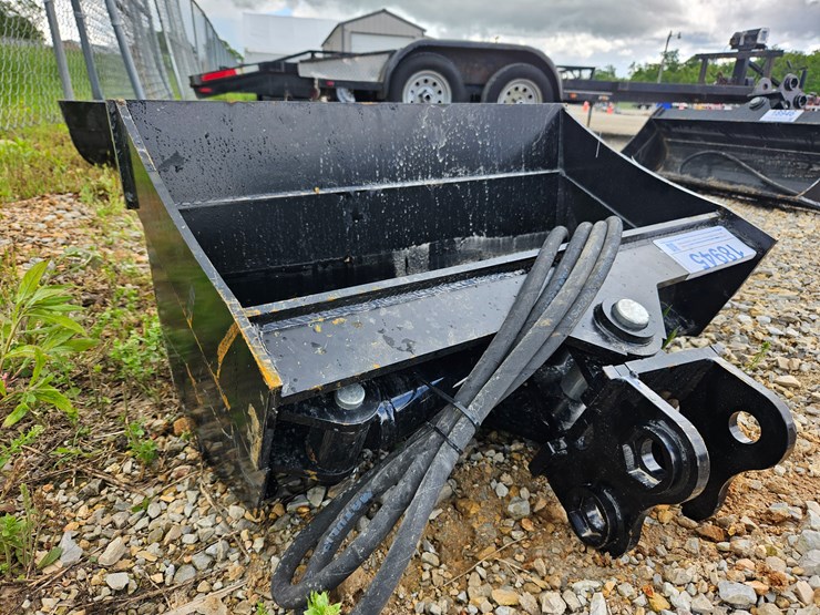 #18945-•-24"-bucket-mini-excavator-attachment-image-3