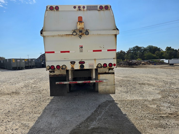 2003-peterbilt-320-image-23