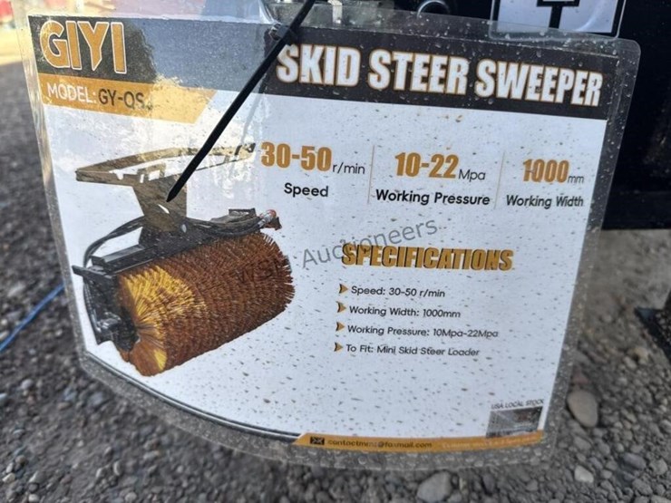 2025-giyi-qsj-sweeper-for-stand-up-skid-steer-image-6