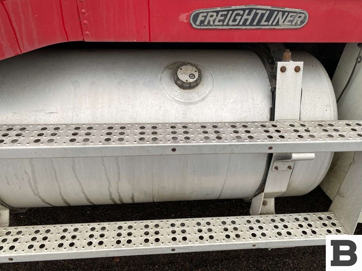 1993-freightliner-fld120-image-40