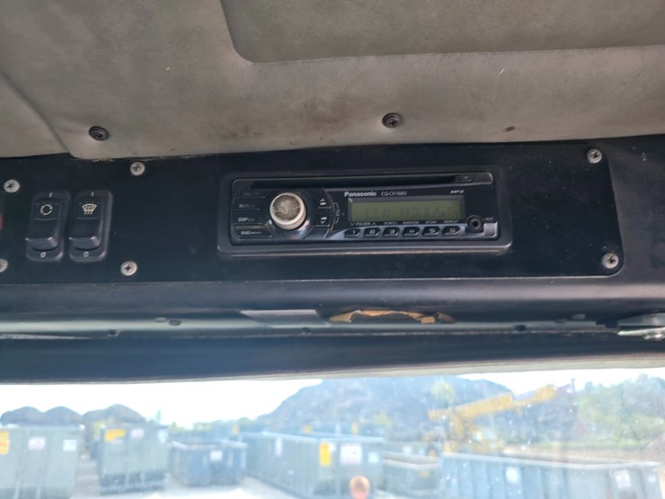 2003-peterbilt-320-image-61