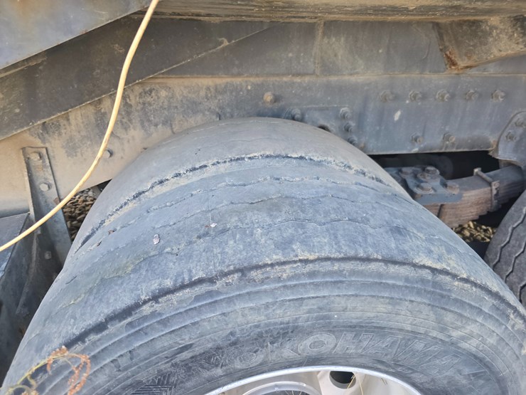 2001-peterbilt-320-image-45