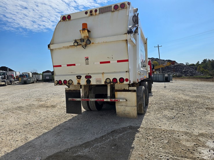 2003-peterbilt-320-image-24