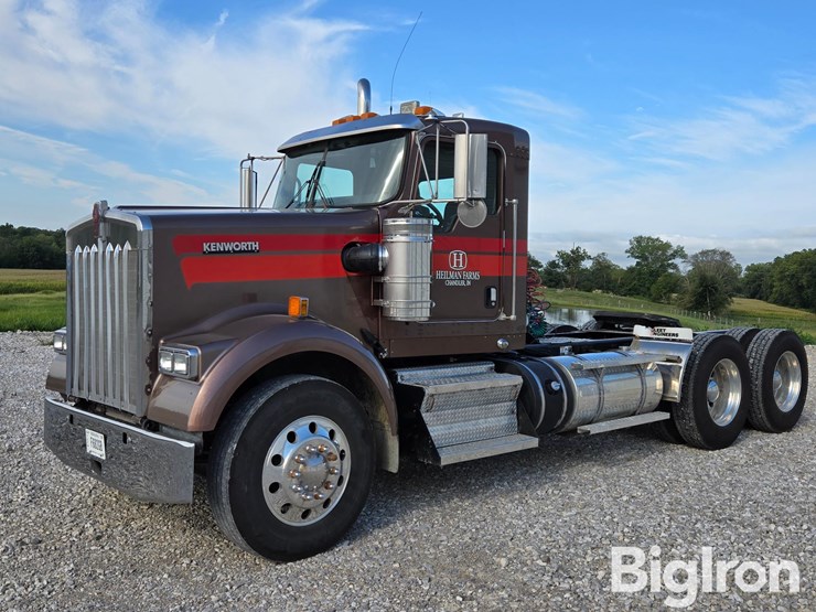 2013-kenworth-w900-image-1