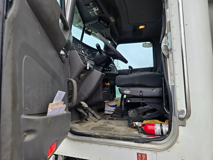 peterbilt-367-image-160