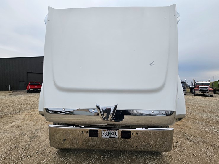 freightliner-122sd-image-63