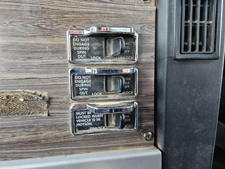 freightliner-122sd-image-82