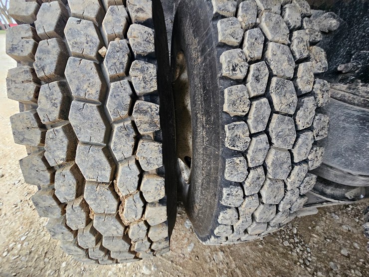 freightliner-122sd-image-100