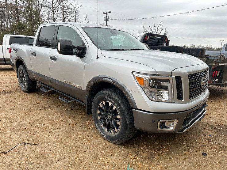 2019-nissan-titan-image-2
