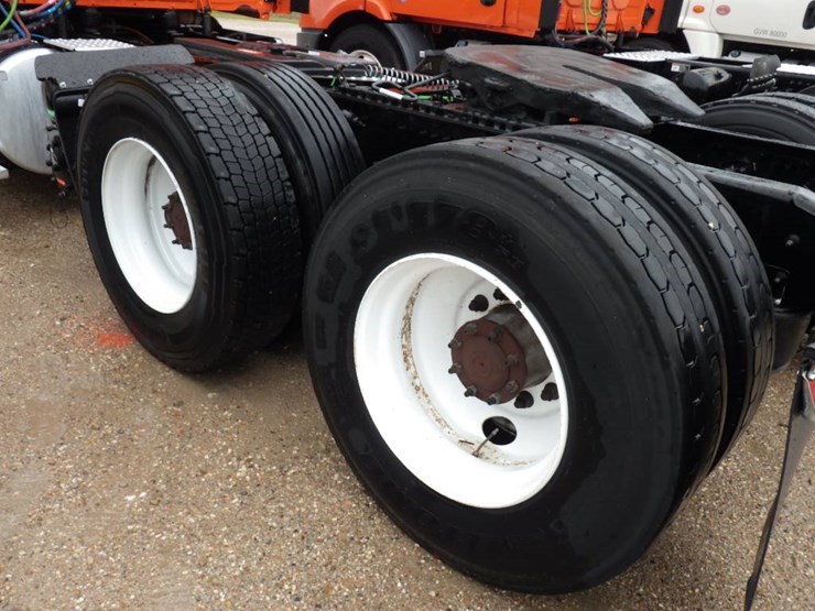 2019-freightliner-cascadia-116-image-14