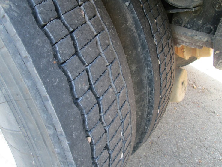 2016-freightliner-108sd-image-7