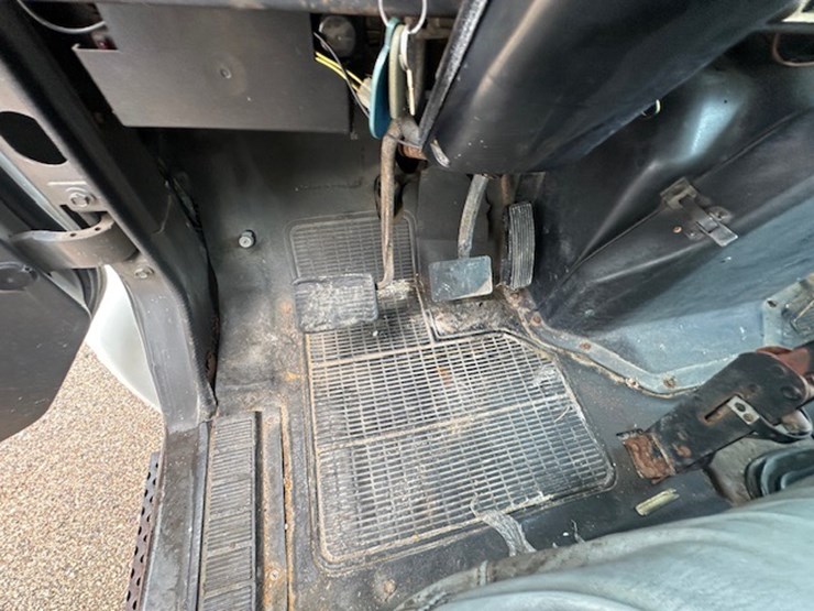 1994-international-4700-image-25