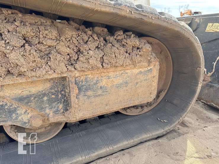 2022-bobcat-t740-image-16