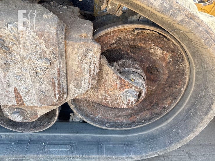 2017-deere-323e-image-16