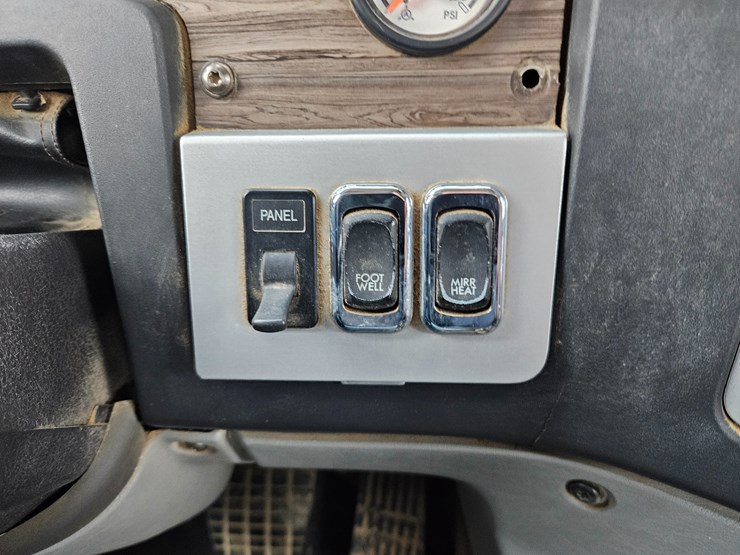 freightliner-122sd-image-84