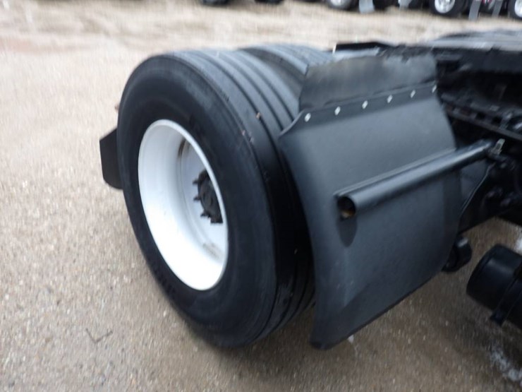 2018-freightliner-cascadia-125-image-5