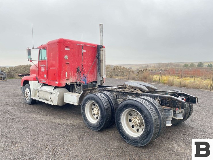 1993-freightliner-fld120-image-4