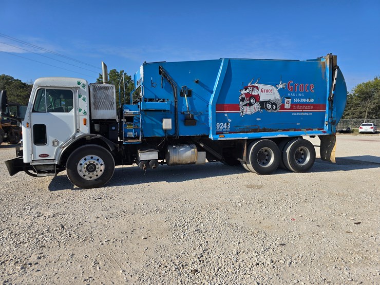 2013-peterbilt-320-image-6