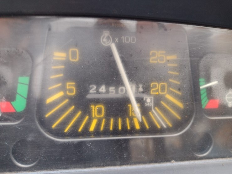 new-holland-3930-image-5