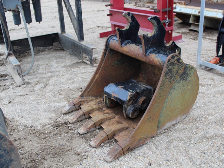 #02572-•-kubota-k7875a-bucket-image-2