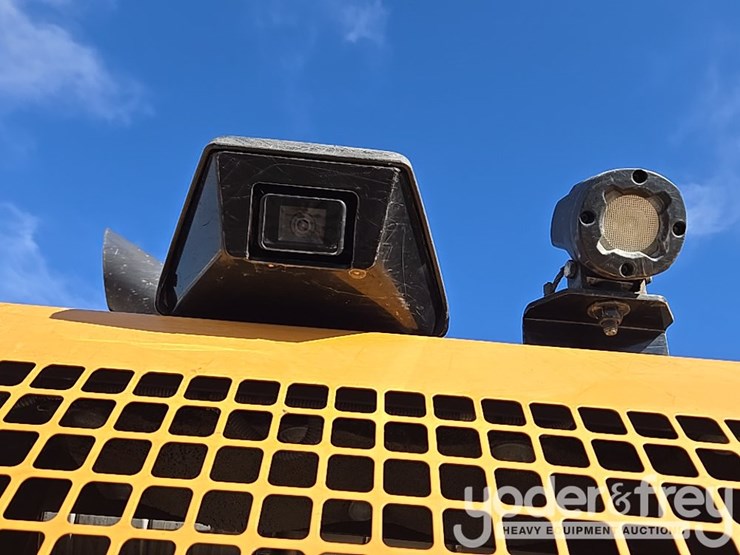 2021-case-cx210-lc-image-111