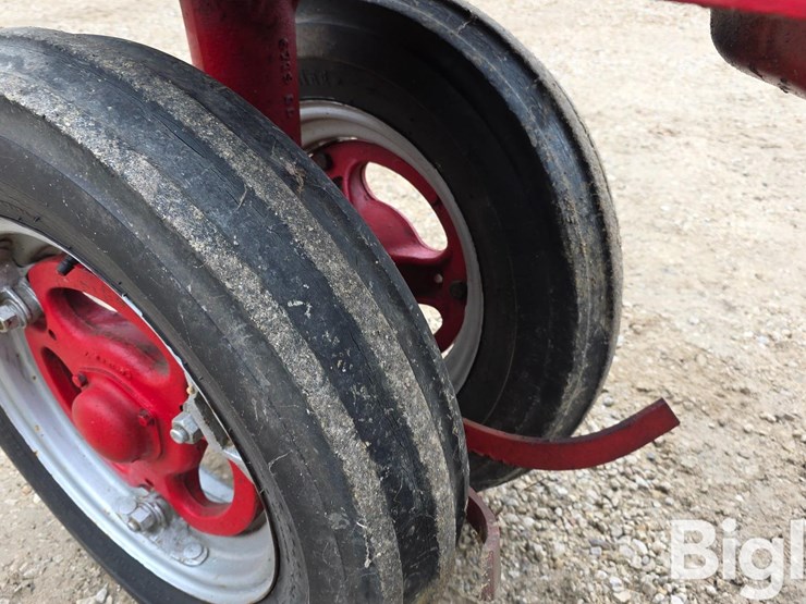 1951-farmall-m-2wd-tractor-image-16