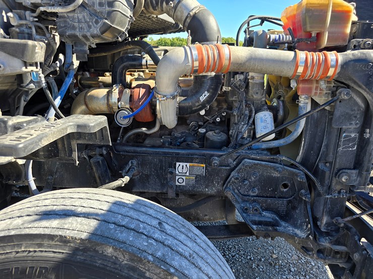 peterbilt-579-image-57