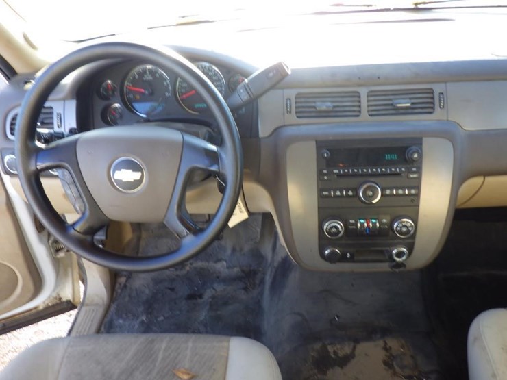 2013-chevrolet-tahoe-image-9