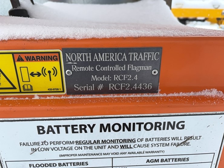 north-america-traffic-rcf2.4-remote-controlled-flagman-portable-traffic-signal-sn:rcf3.4436-image-3