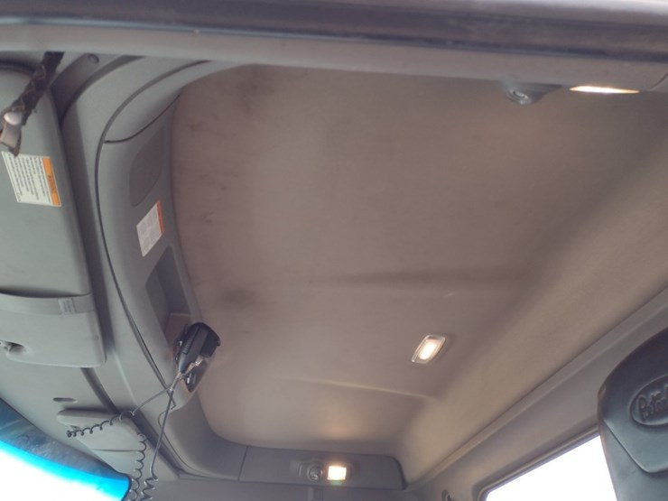 peterbilt-567-image-13