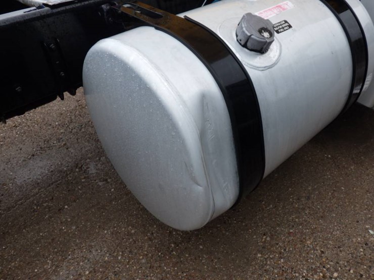 2020-freightliner-cascadia-126-image-9