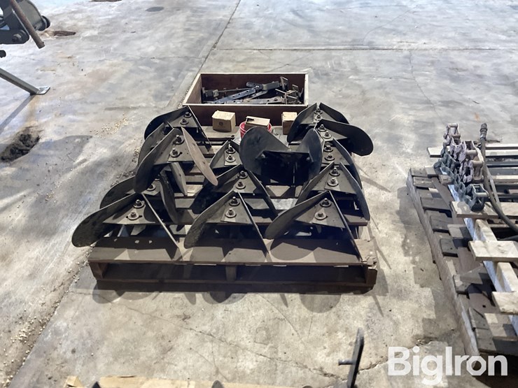 hiniker-16-row-hiller/ridger-attachments-image-6