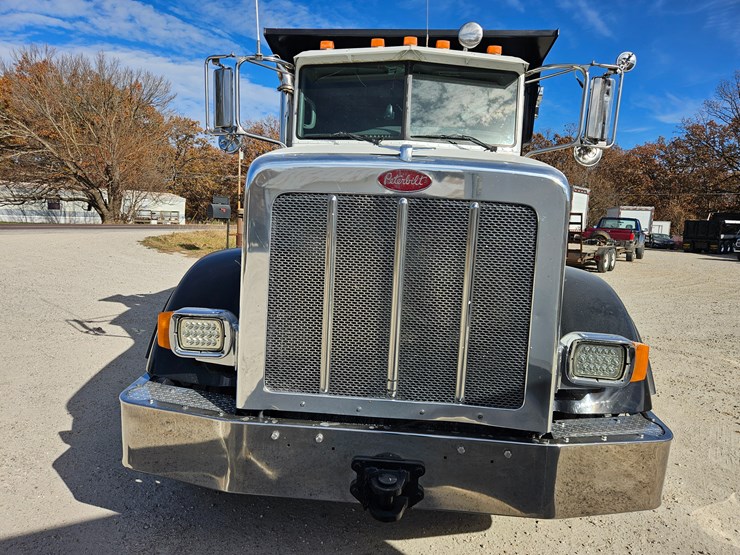 2009-peterbilt-365-image-29