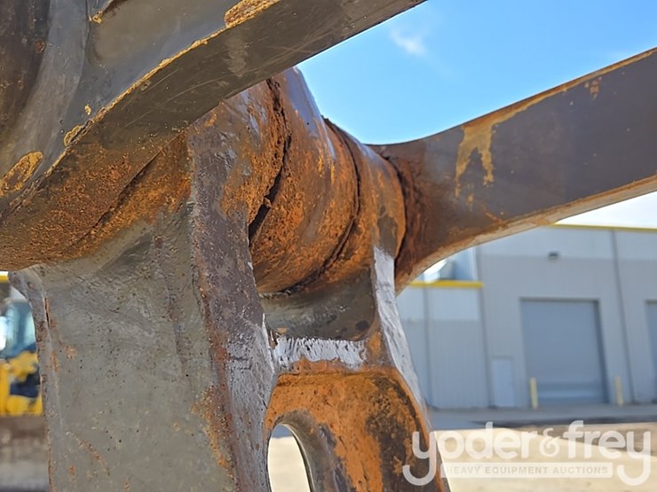 2021-case-cx210-lc-image-43