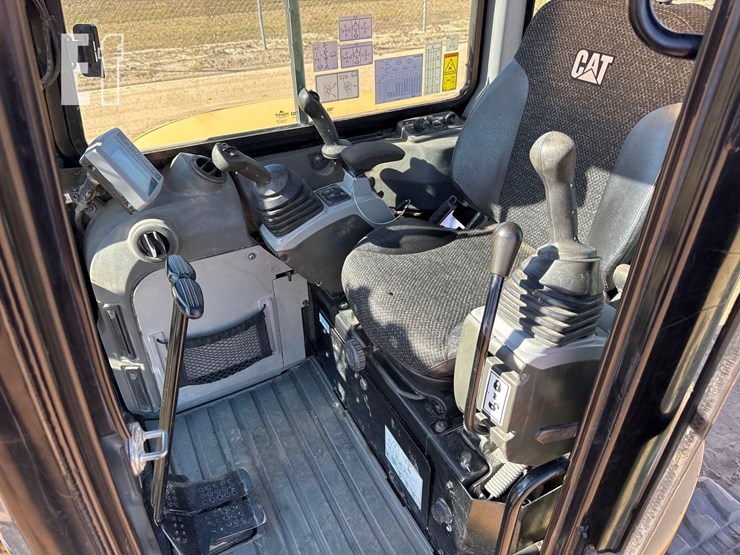 2019-caterpillar-305.5e2-cr-image-26