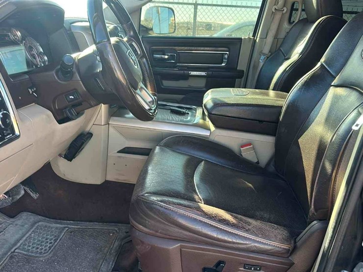 2017-dodge-ram-3500-image-9