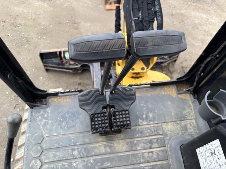 2022-caterpillar-302.7cr-image-27