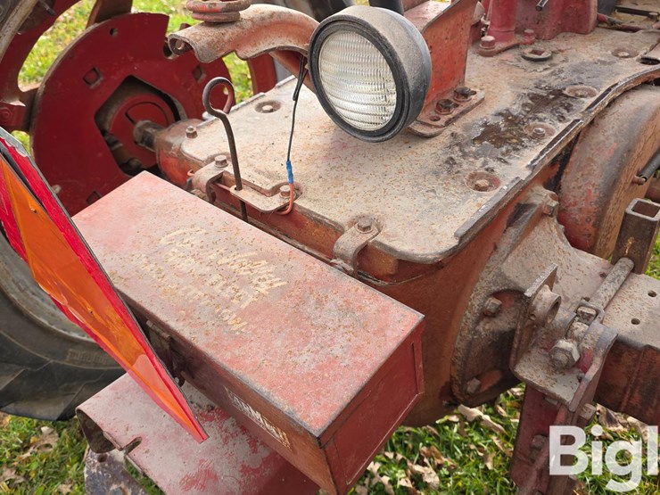 1951-farmall-m-2wd-tractor-image-12